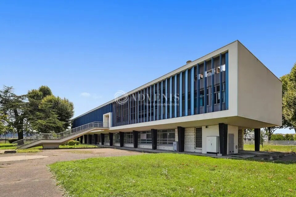 Light Industrial in Alfortville to rent Building Photo- Image 1 of 7