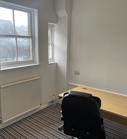 2 High St, Pinner to rent - Interior Photo - Image 3 of 8