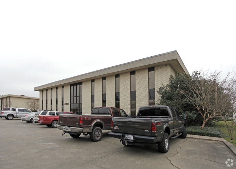 13405 Southwest Fwy, Sugar Land, TX for rent - Building Photo - Image 3 of 3