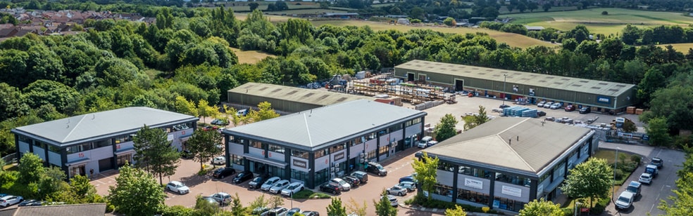 HARFORDE COURT portfolio of 3 properties for sale on LoopNet.co.uk - Building Photo - Image 2 of 6