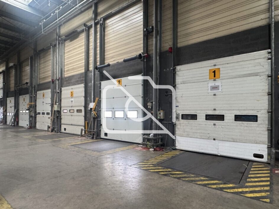 Industrial in Mitry-Mory to rent Interior Photo- Image 1 of 4
