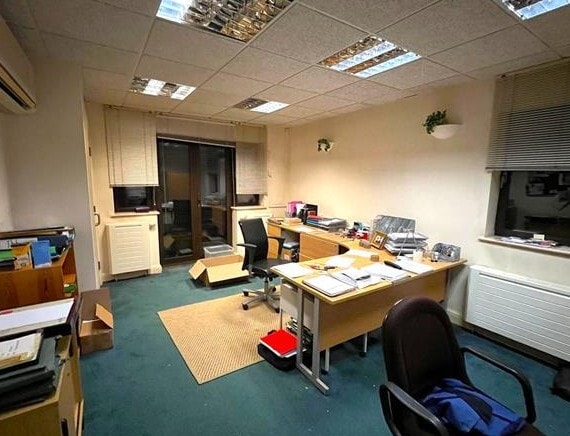 12 Mill St, Slough to rent Interior Photo- Image 1 of 7