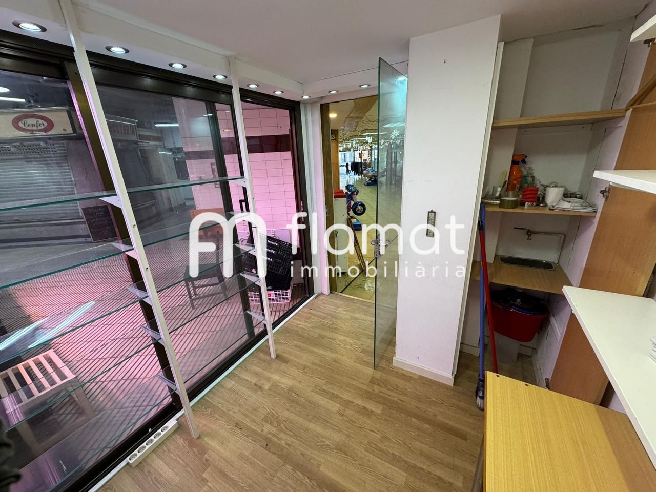 Retail in Barcelona, Barcelona to rent Interior Photo- Image 1 of 10