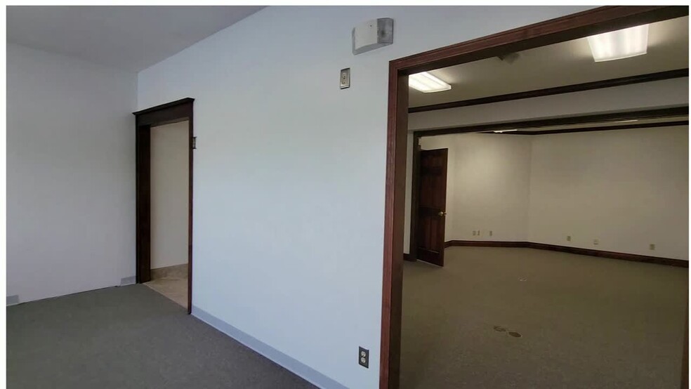 11100-11118 Veterans Memorial Pky, Lake Saint Louis, MO for rent - Commercial Listing Video - Image 3 of 6