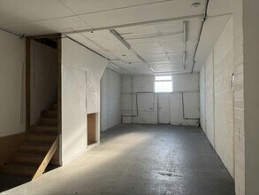 Kingston Rd, Leatherhead to rent Interior Photo- Image 2 of 4