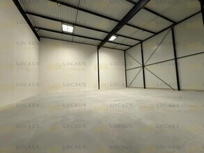 Light Industrial in Osny to rent Interior Photo- Image 2 of 5