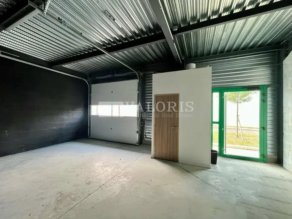 Light Industrial in Mions to rent Interior Photo- Image 1 of 5