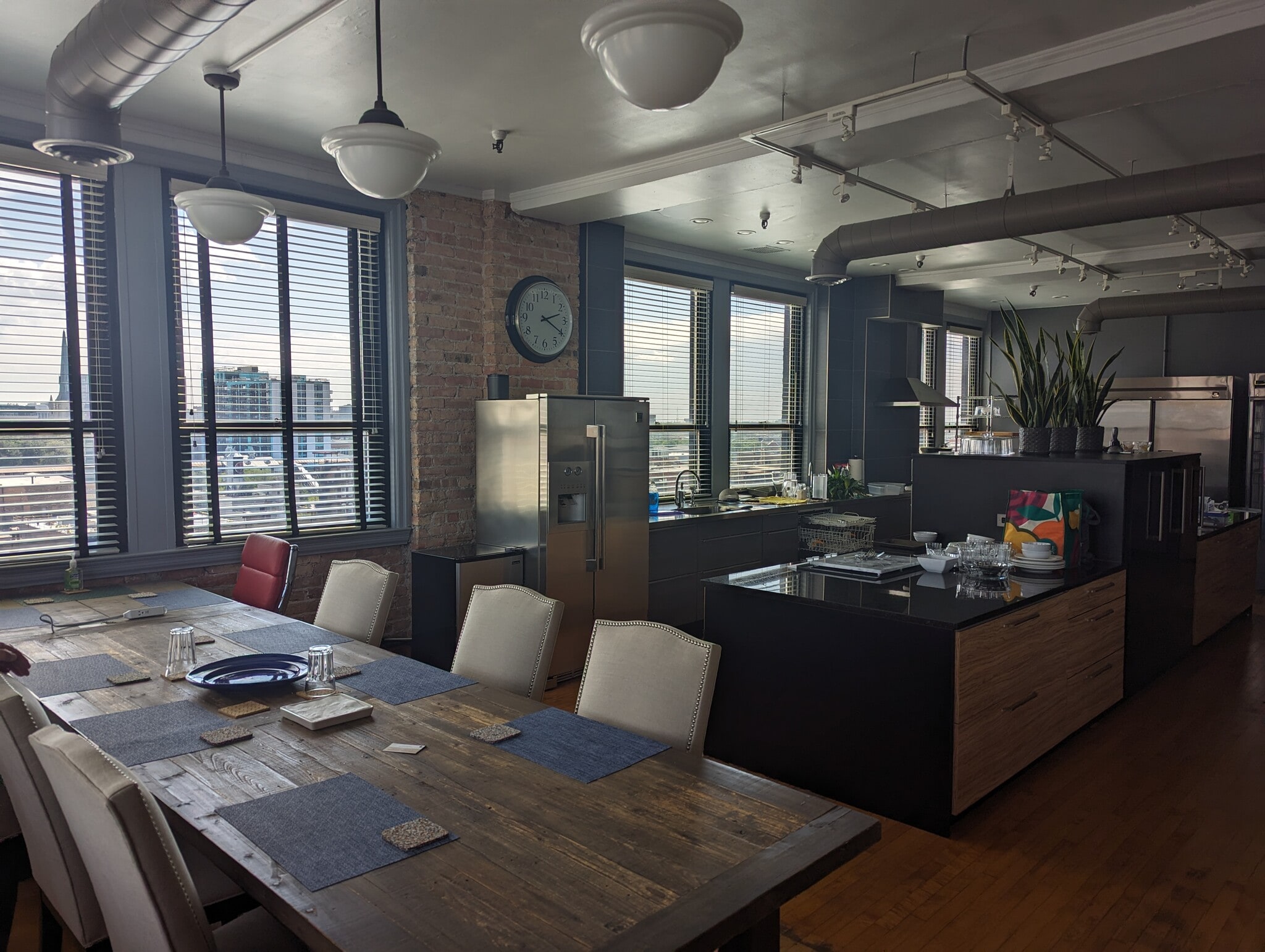 346 N Justine St, Chicago, IL to rent Interior Photo- Image 1 of 5