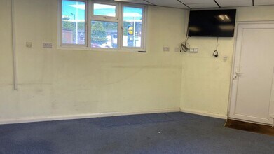 47 Desborough Av, High Wycombe to rent Interior Photo- Image 1 of 2