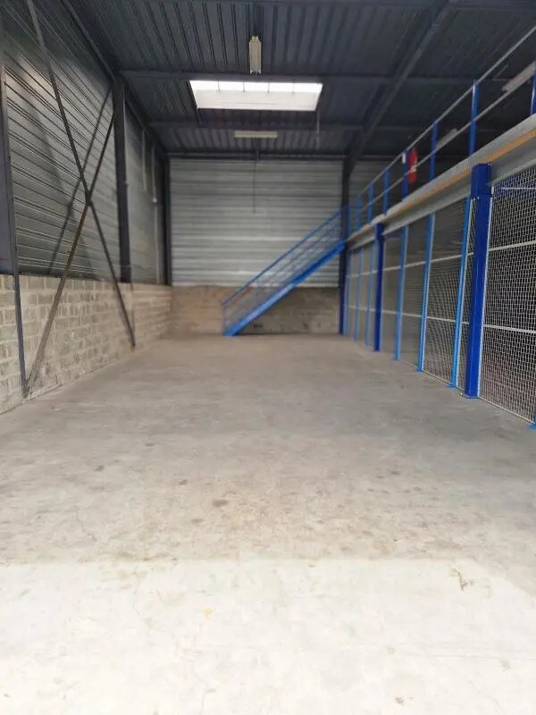 Office in SAINT-OUEN-L'AUMONE to rent Interior Photo- Image 1 of 9