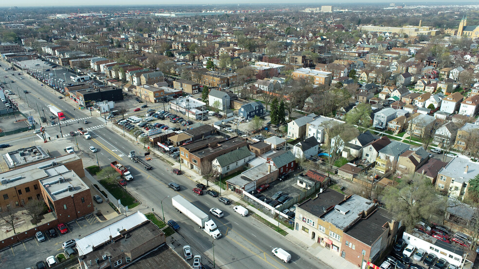 Multi-Tenant and Mixed-Use Retail portfolio of 5 properties for sale on LoopNet.co.uk - Building Photo - Image 3 of 6