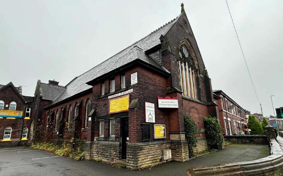 692 Manchester Rd, Bury for sale - Primary Photo - Image 1 of 1