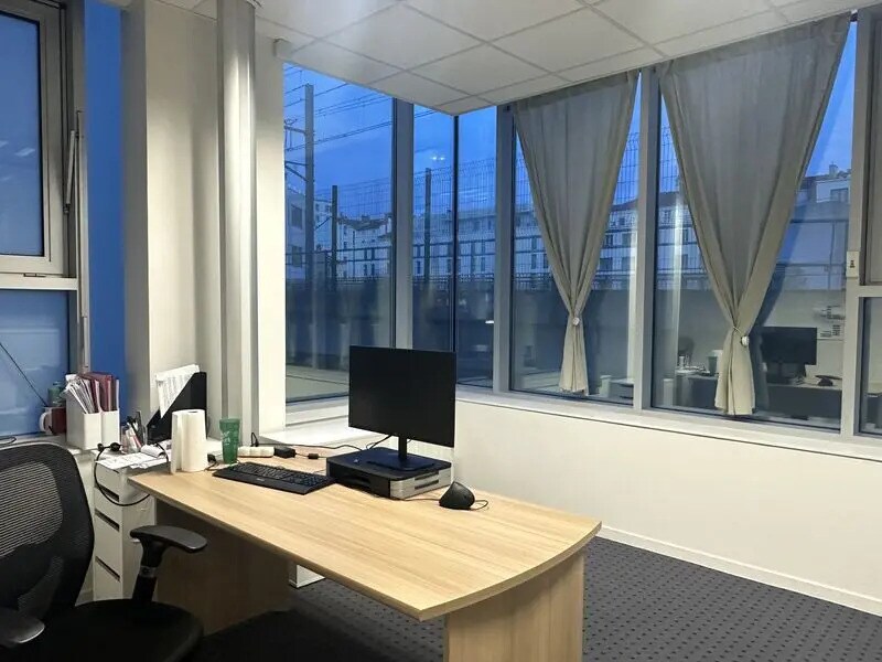 Office in Lyon to rent Building Photo- Image 1 of 8