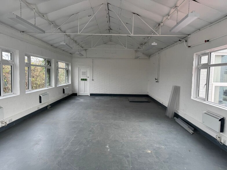 Whilems Works Forest Rd, Ilford to rent - Building Photo - Image 2 of 3