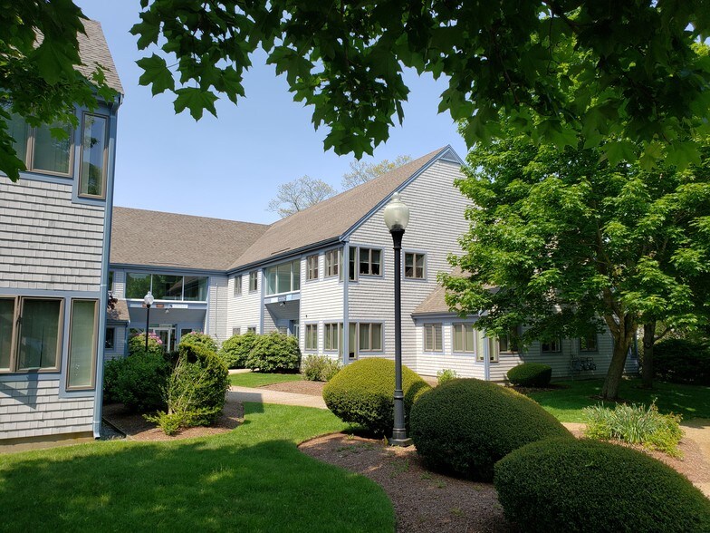 23 Bay State Ct, Brewster 02631 UK