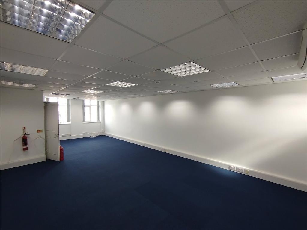 20 Towerfield Rd, Southend On Sea to rent Building Photo- Image 1 of 13