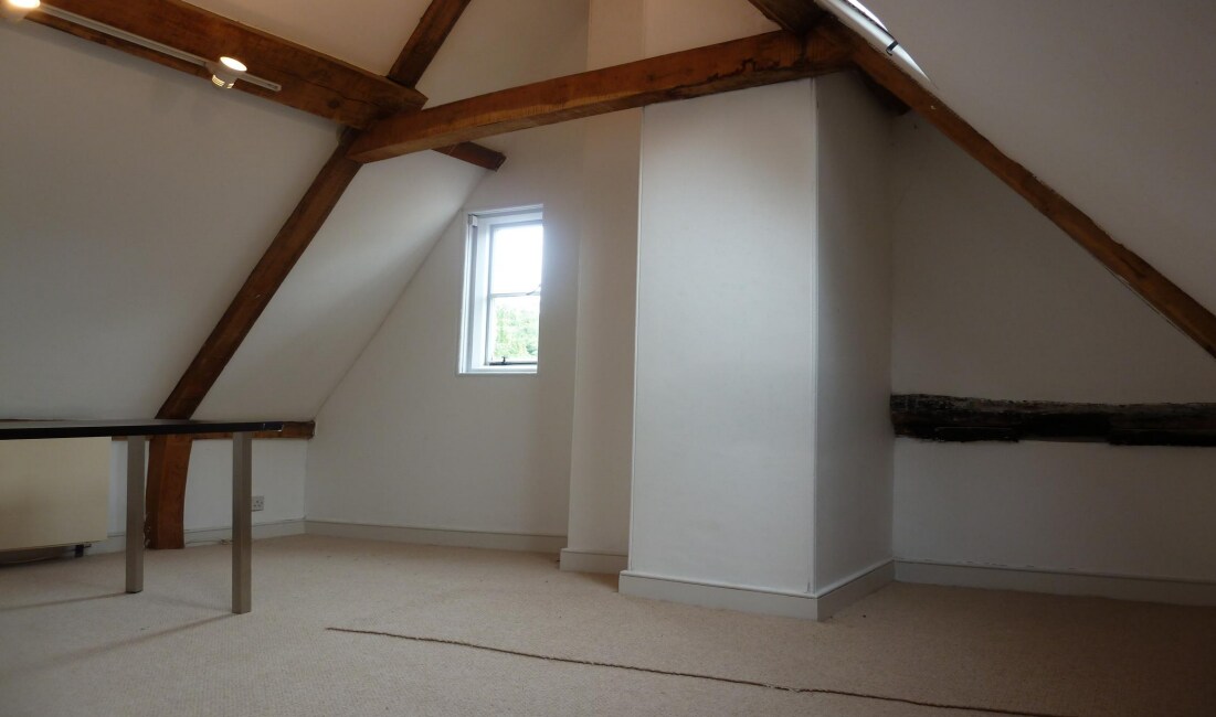 121-124 High St, Marlborough to rent Interior Photo- Image 1 of 2