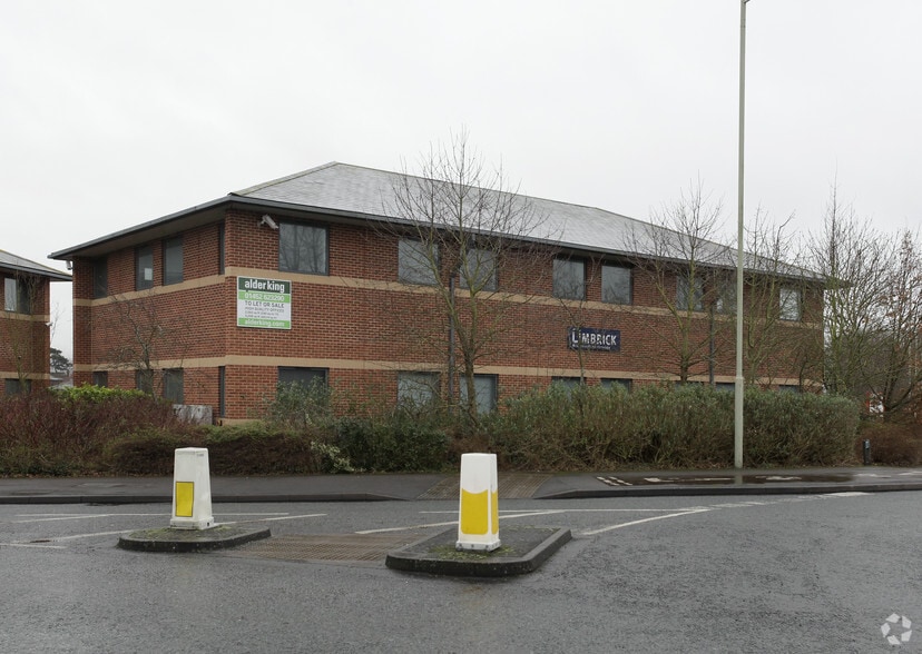 Falcon Clos, Quedgeley for sale - Primary Photo - Image 1 of 1