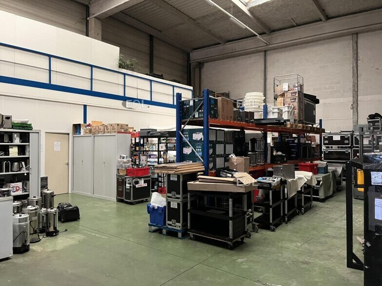 Light Industrial in Gennevilliers to rent - Interior Photo - Image 3 of 4