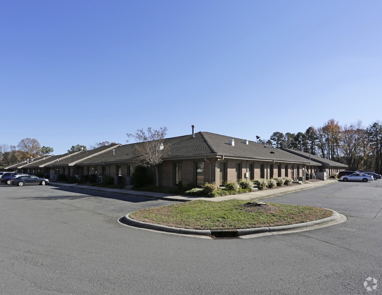 411-511 N Wendover Rd, Charlotte, NC to rent - Building Photo - Image 1 of 17