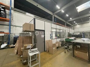 Light Industrial in Le Blanc-Mesnil to rent Building Photo- Image 2 of 3