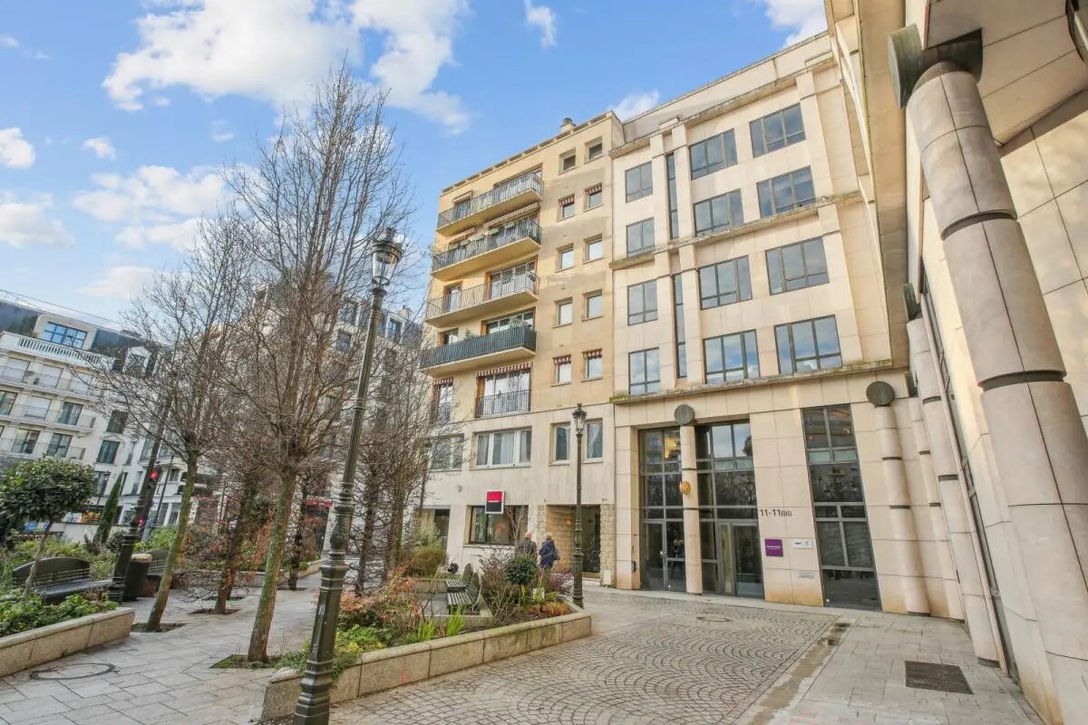 Office in Levallois-Perret to rent Building Photo- Image 1 of 15