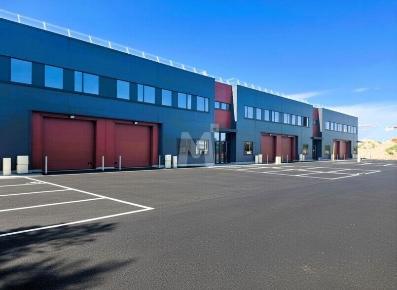 Light Industrial in Brétigny-sur-Orge to rent - Building Photo - Image 2 of 10