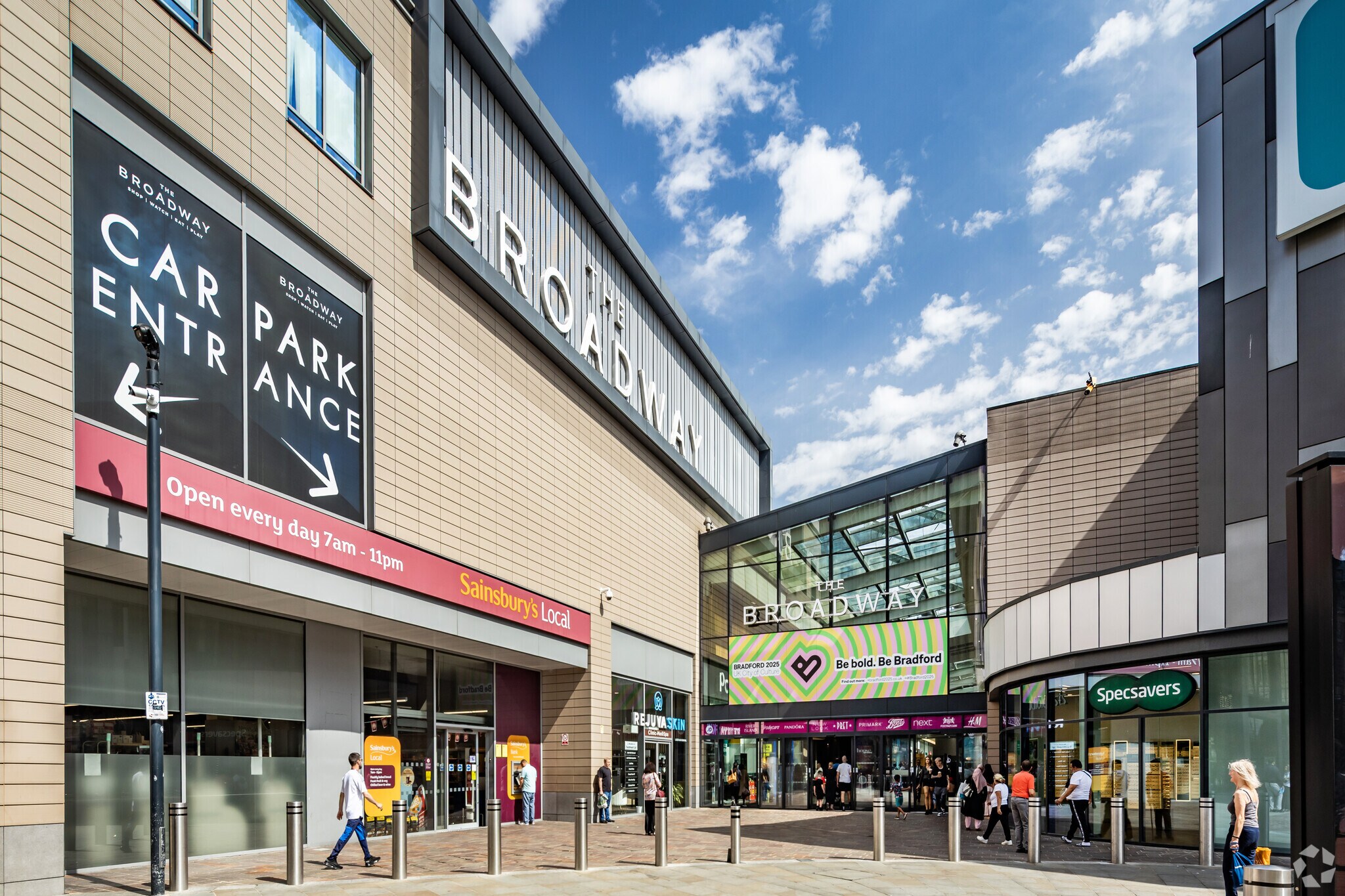 51 Petergate Mall, The Broadway, Bradford for sale Primary Photo- Image 1 of 1