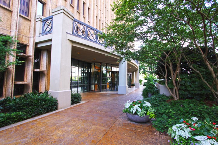 3400 Peachtree Rd NE, Atlanta, GA for rent - Building Photo - Image 2 of 6