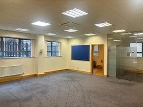 65-67 Chichester St, Belfast to rent Building Photo- Image 2 of 4