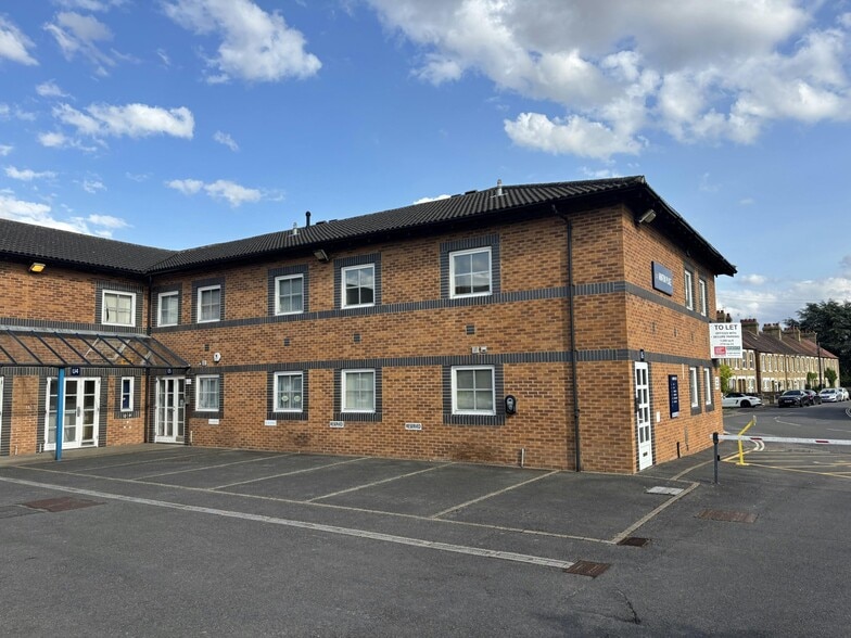 Victoria Rd, Bicester to rent - Building Photo - Image 2 of 4