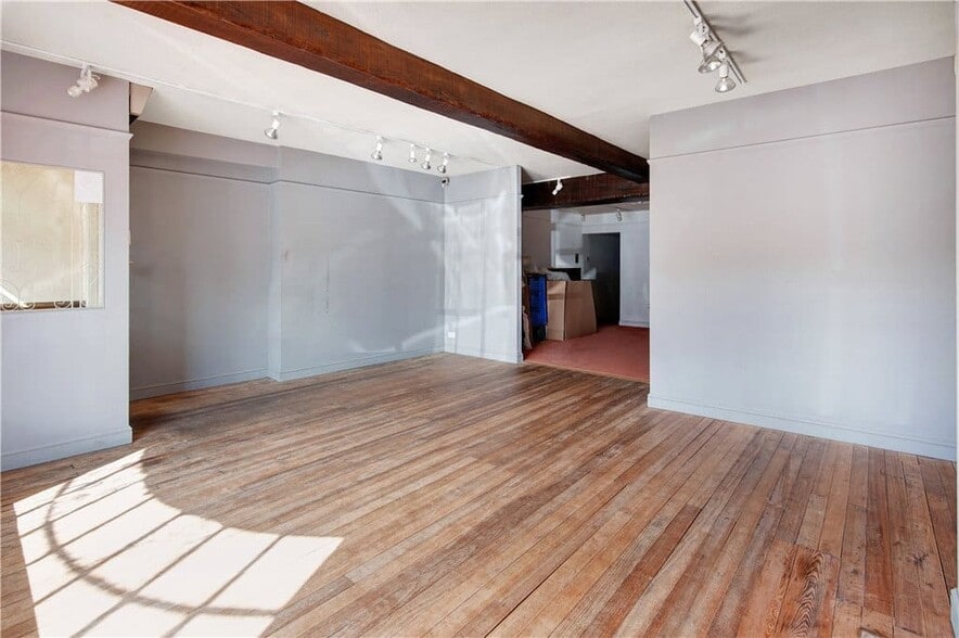 High St, Moreton In Marsh for sale - Interior Photo - Image 3 of 5