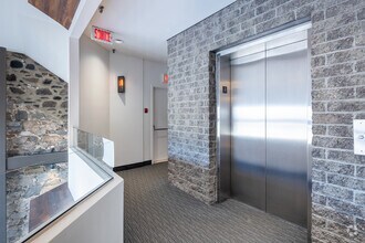 50 Rue Saint-Charles O, Longueuil, QC to rent Interior Photo- Image 1 of 7