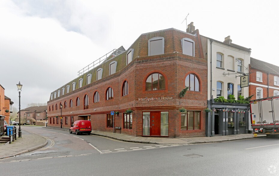 70 Tangier Ln, Windsor to rent - Primary Photo - Image 1 of 4