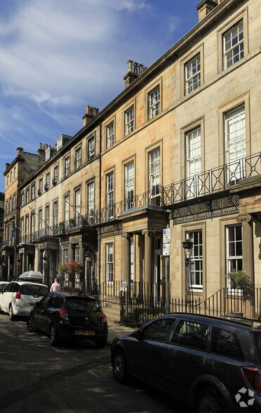 27 Rutland Sq, Edinburgh to rent - Building Photo - Image 2 of 3