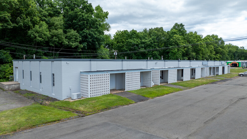 112-124 Woodlawn Rd, Berlin, CT for rent - Building Photo - Image 3 of 10