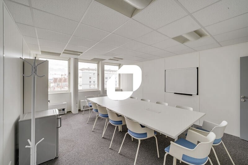 Office in Clichy to rent - Interior Photo - Image 2 of 4