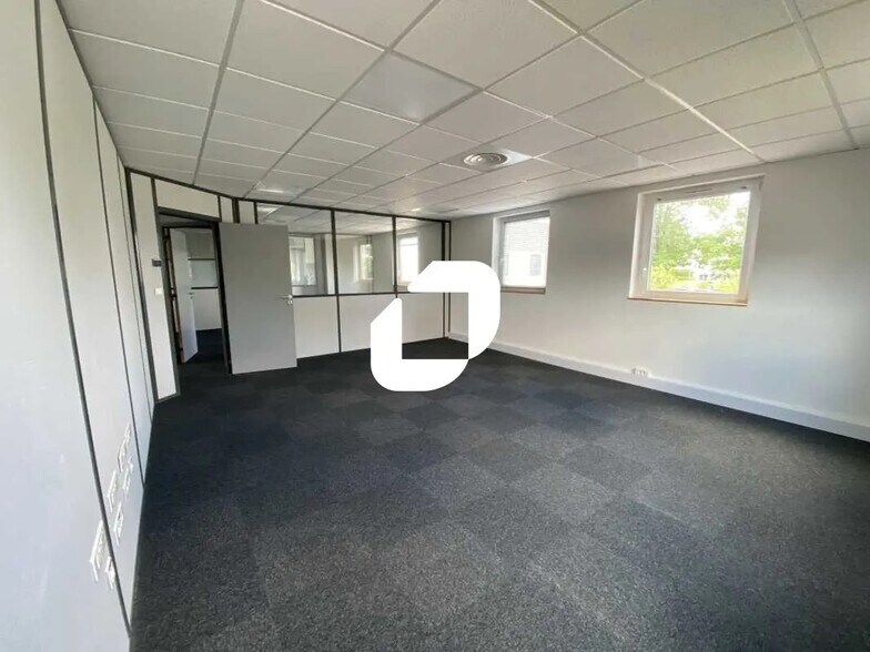 Office in Mérignac to rent - Interior Photo - Image 1 of 37