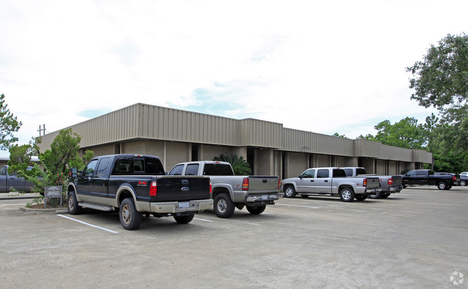 2116 Thompson Rd, Richmond, TX for rent - Building Photo - Image 3 of 5