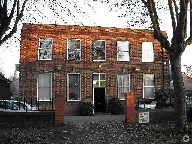 2 Devonshire Cres, Leeds to rent Primary Photo- Image 1 of 3