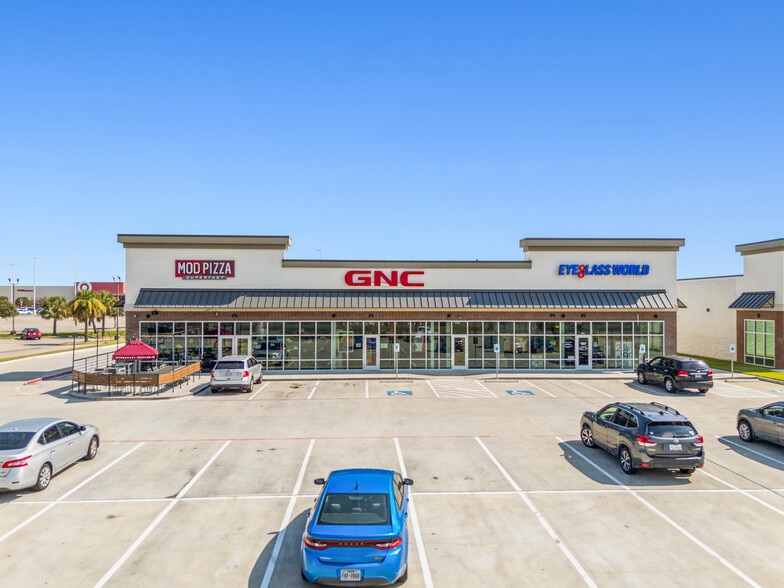 Central Mall Shoppes portfolio of 2 properties for sale on LoopNet.co.uk - Building Photo - Image 2 of 3