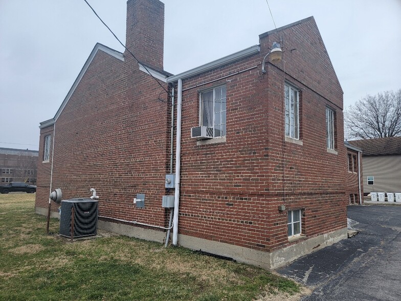 2331 Poplar St, Terre Haute, IN for rent - Building Photo - Image 3 of 8