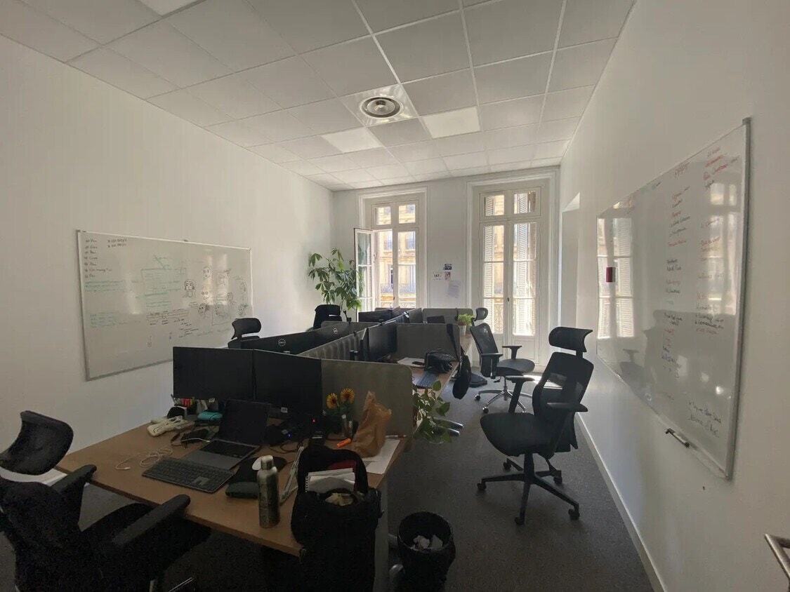 Office in Marseille to rent Interior Photo- Image 1 of 4