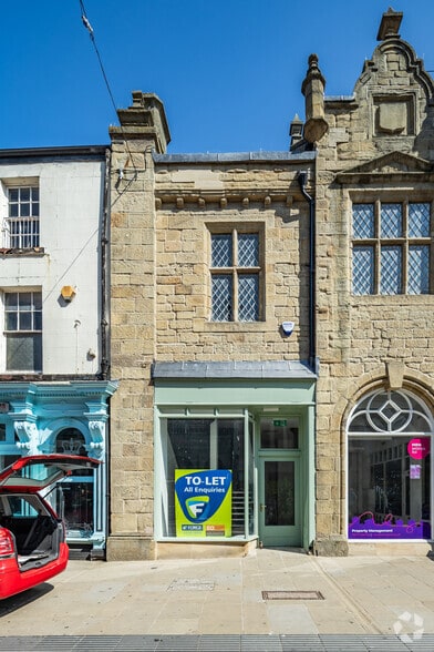 10 High St, Wrexham to rent - Building Photo - Image 2 of 2