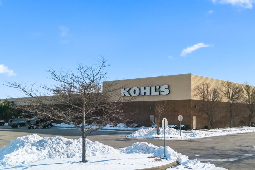 1240 Hickory Point Mall, Forsyth, IL for sale - Building Photo - Image 2 of 5