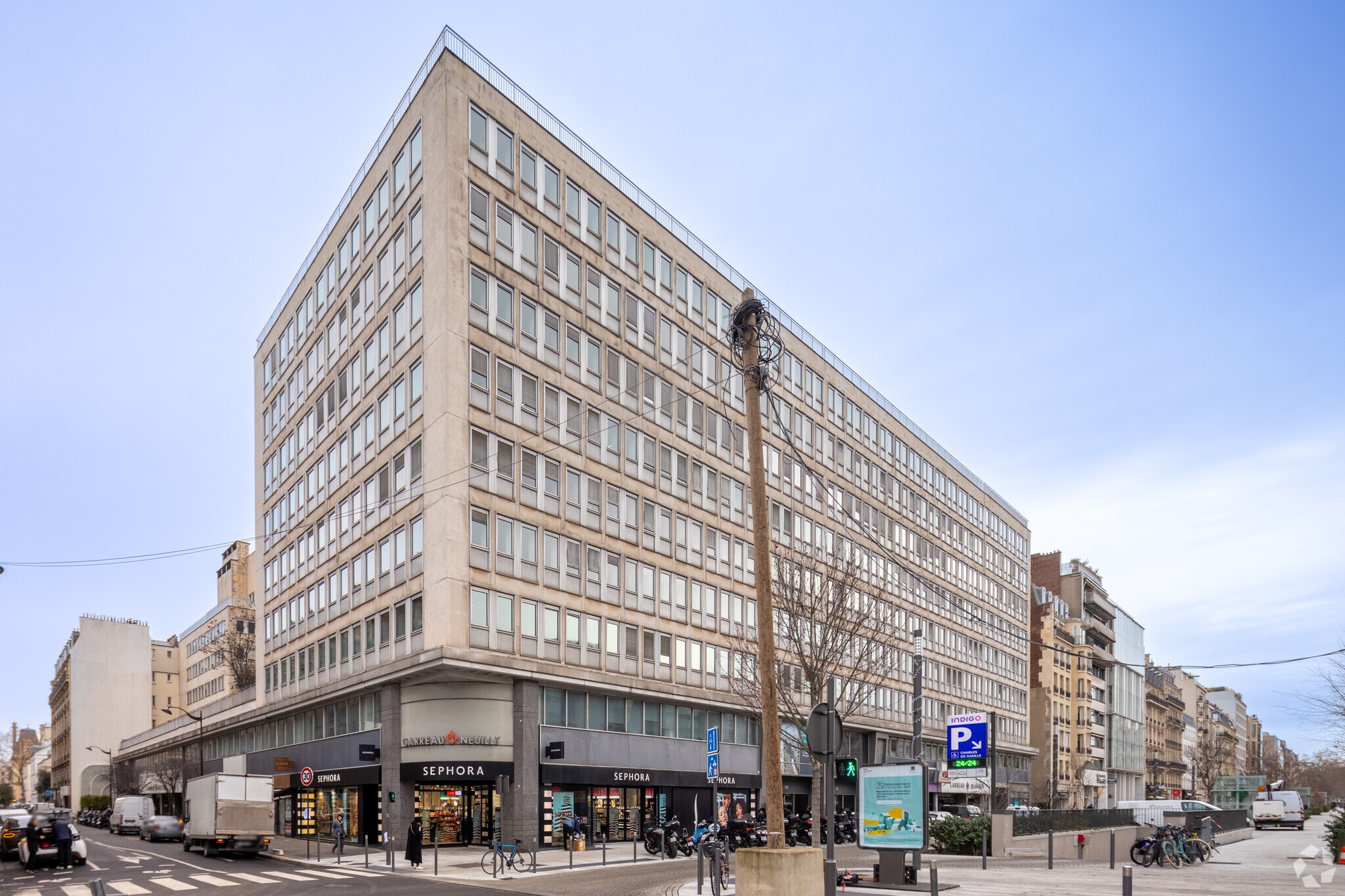 106-116 avenue Charles de Gaulle, Neuilly-sur-Seine to rent Primary Photo- Image 1 of 3