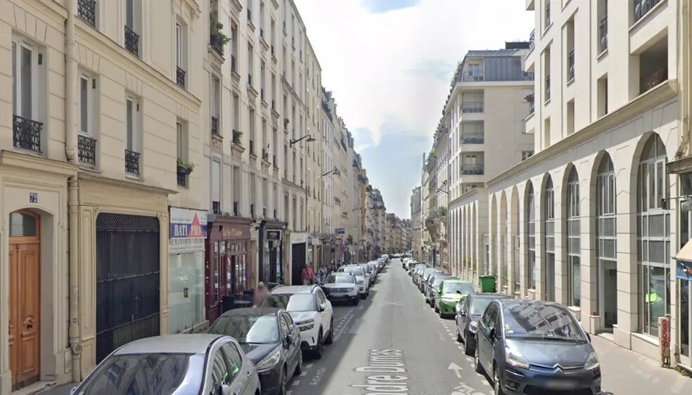 Build-to-Rent in Paris for sale - Building Photo - Image 1 of 2