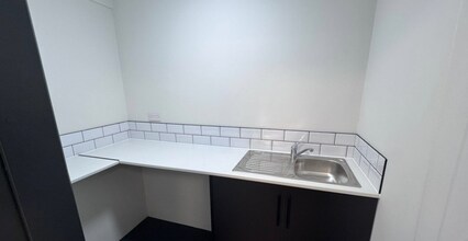 Halesfield 17, Telford to rent Interior Photo- Image 2 of 2
