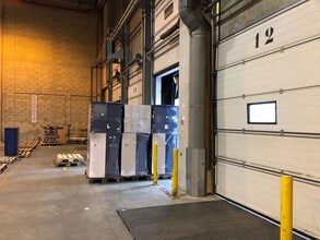 Light Industrial in Le Bourget to rent Interior Photo- Image 2 of 13