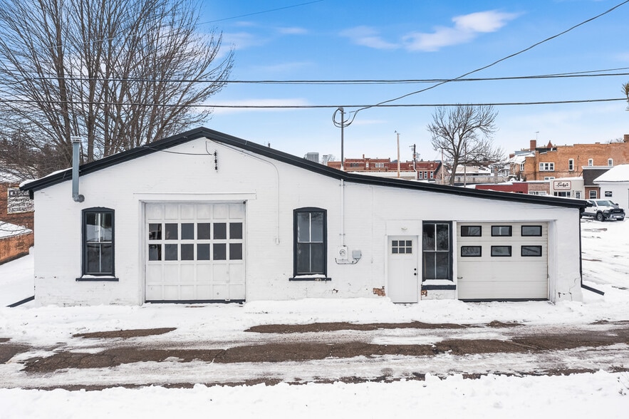 219 Jefferson St, Waupaca, WI for sale - Primary Photo - Image 1 of 62